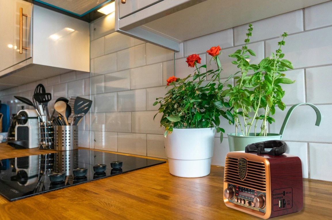 Originální nabíjecí rádio se solárním panelem